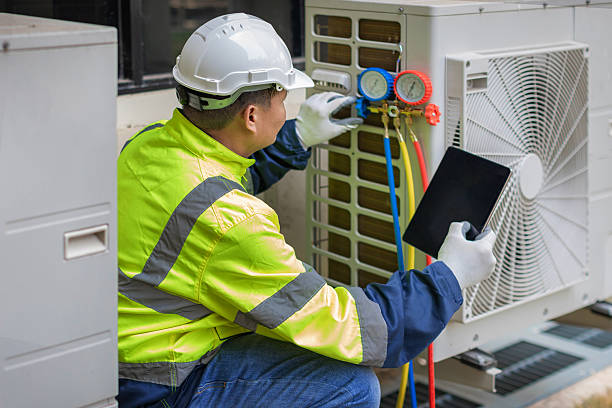 Professional Hvac technician working in Commerce City, CO